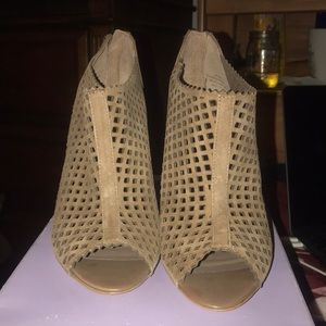 Marc Fisher Taupe Suede heels 7 1/2